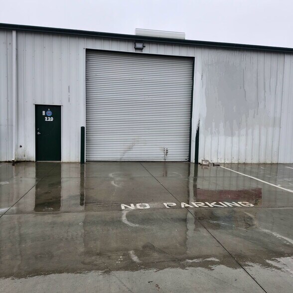 3824 Buck Owens Blvd, Bakersfield, CA à louer - Photo de l’immeuble – Image 3 sur 3
