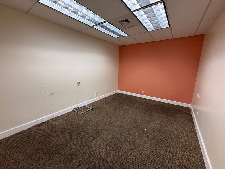 99-870 Iwaena St, Aiea, HI à louer - Photo de l’immeuble – Image 3 sur 11