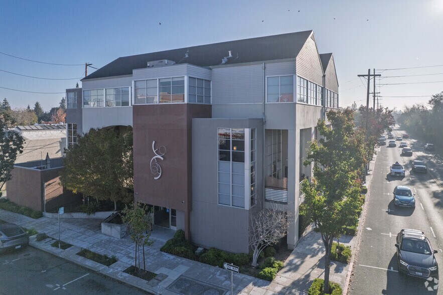 909 Alma St, Palo Alto, CA à louer - Photo de l’immeuble – Image 2 sur 3