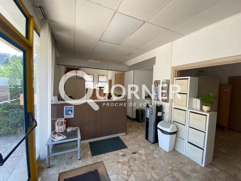 Bureau dans Fréjus à vendre - Photo de l’immeuble – Image 2 sur 6
