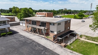 Plus de détails pour 221 Robinhood Ln, Bloomington, IL - Logement à vendre