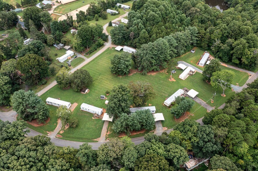 7 Lots and 7 Leased Mobile Homes portefeuille de 7 biens à vendre sur LoopNet.fr - Photo de l’immeuble – Image 3 sur 37