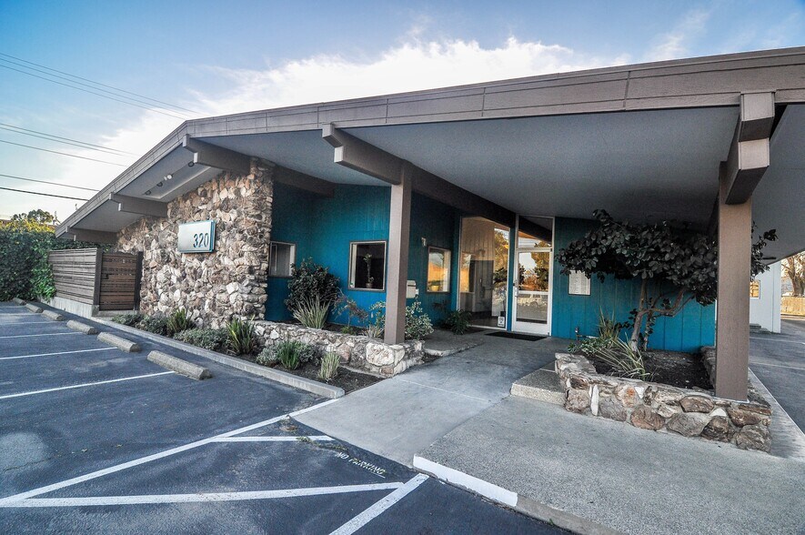 320 N 10th St, Sacramento, CA à louer - Photo de l’immeuble – Image 1 sur 12