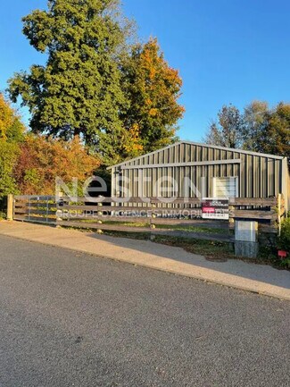 Plus de détails pour Local d'activités à louer