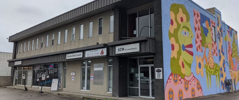 170 Rutland Rd N, Kelowna, BC à louer Photo principale– Image 1 sur 5