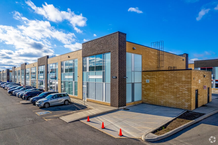 1225 Queensway E, Mississauga, ON à vendre - Photo de l’immeuble – Image 3 sur 4