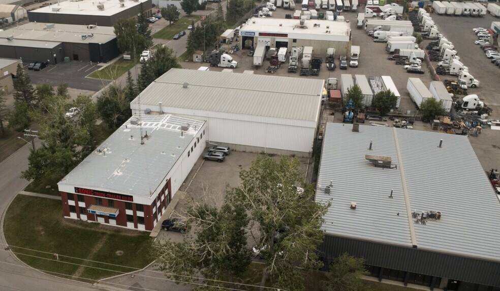 7730 46 ST SE AND 4710 78 AVE SE portefeuille de 2 biens à vendre sur LoopNet.fr - Photo principale – Image 1 sur 13