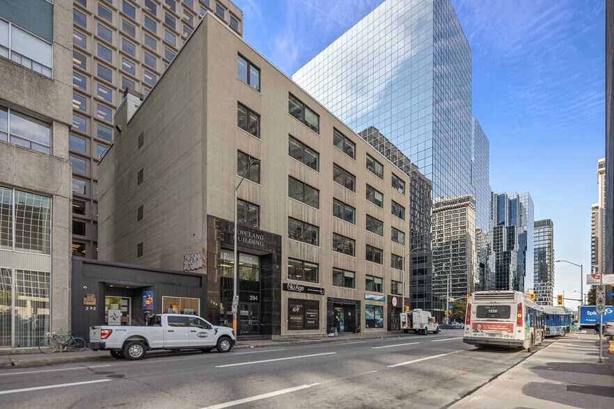 294 Albert St, Ottawa, ON à louer - Photo de l’immeuble – Image 2 sur 7