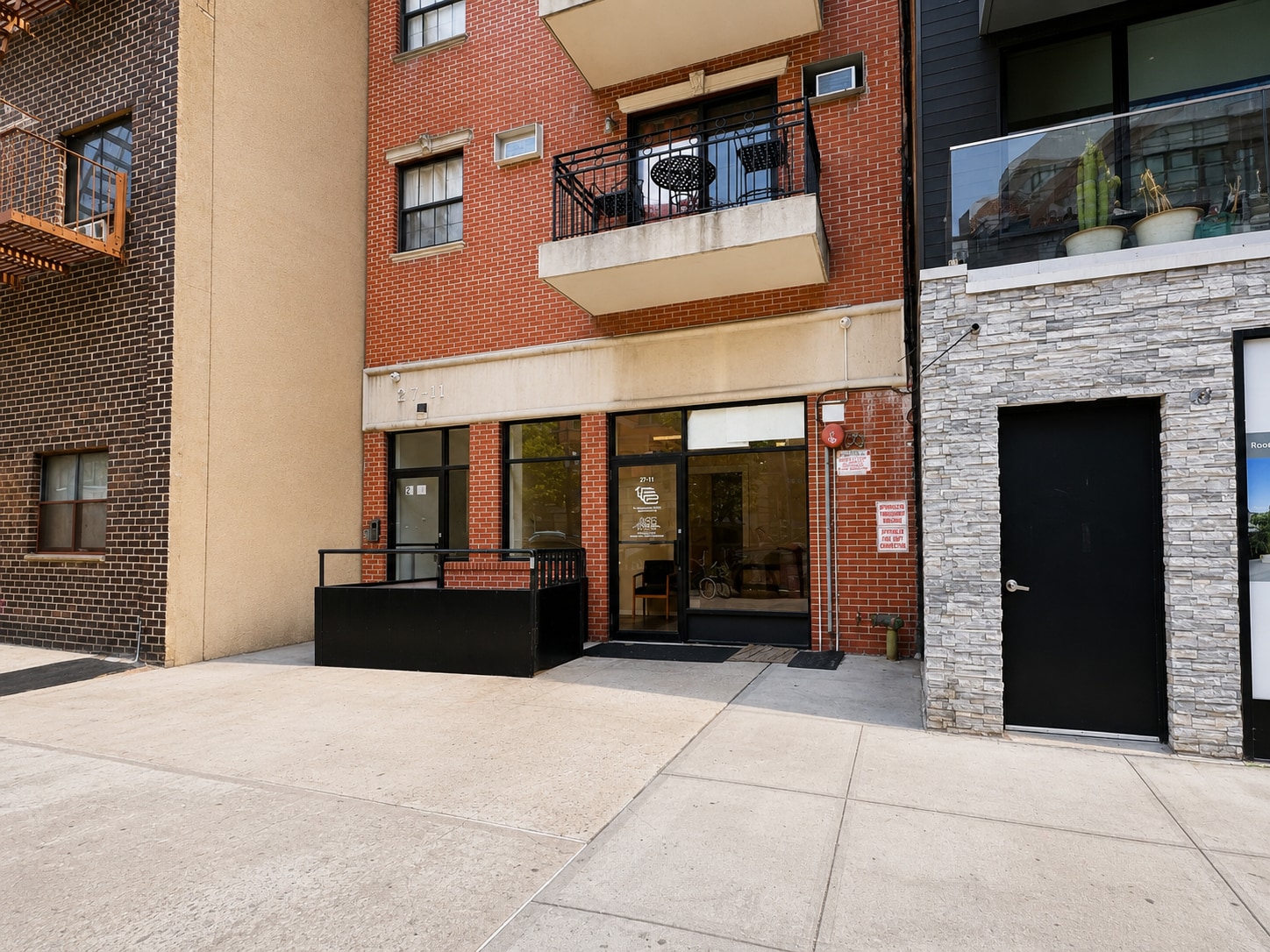 27-11 Astoria Blvd, Astoria, NY à louer Photo principale– Image 1 sur 2