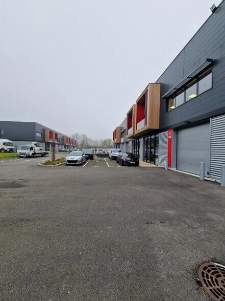27 Avenue Du Gros Chene, Éragny à louer - Photo de l’immeuble – Image 2 sur 6