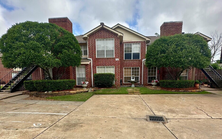 7120 Cole Creek Dr, Houston, TX à vendre - Photo de l’immeuble – Image 3 sur 17