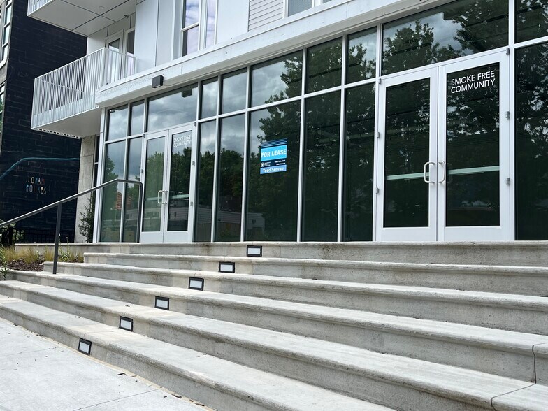 872 Memorial Dr, Atlanta, GA à louer - Photo de l’immeuble – Image 2 sur 7