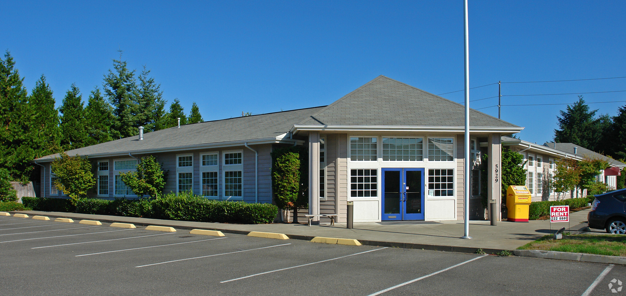 5929 Westgate Blvd, Tacoma, WA à louer Photo principale– Image 1 sur 5