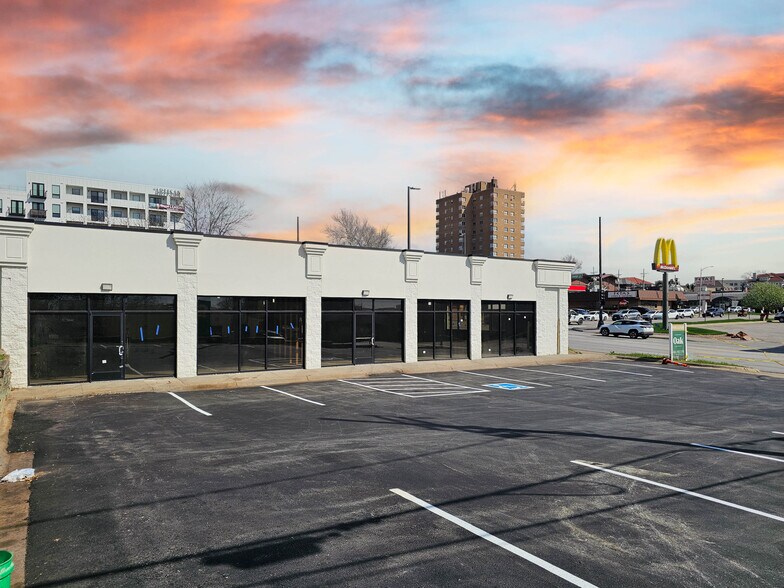 4002 Dodge St, Omaha, NE à louer - Photo principale – Image 1 sur 9