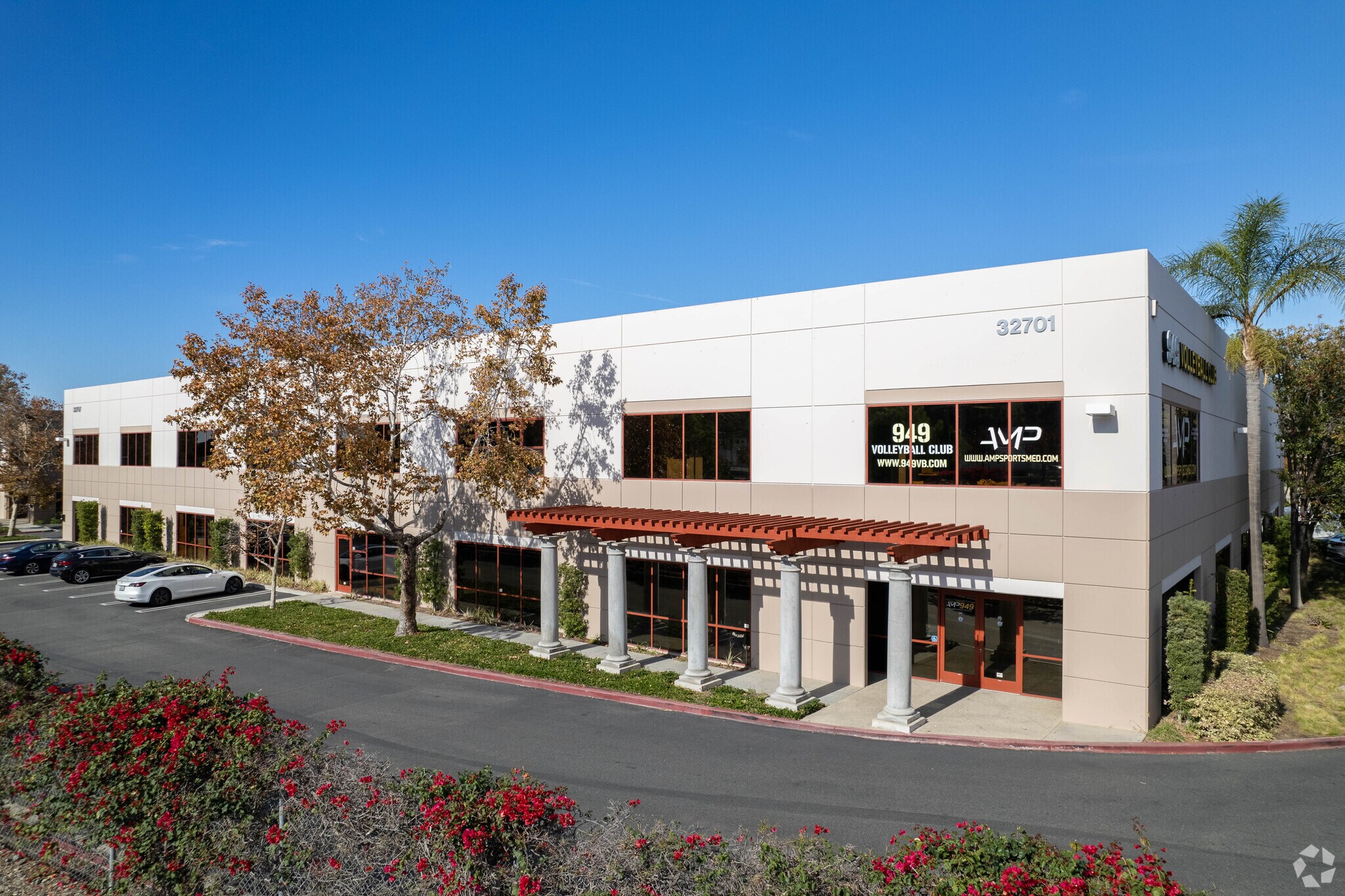 32701-32707 Calle Perfecto, San Juan Capistrano, CA à louer Photo principale– Image 1 sur 27