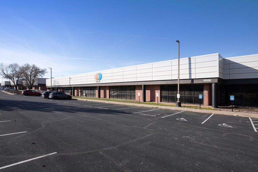 10330 Hickman Mills Dr, Kansas City, MO à vendre - Photo de l’immeuble – Image 1 sur 13