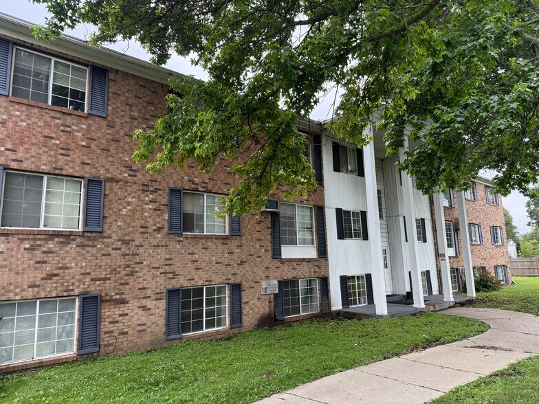 44 E Willow St, Monroe, MI à vendre - Photo de l’immeuble – Image 3 sur 7