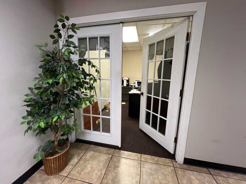 105 S York St, Elmhurst, IL à louer - Photo de l’immeuble – Image 3 sur 21