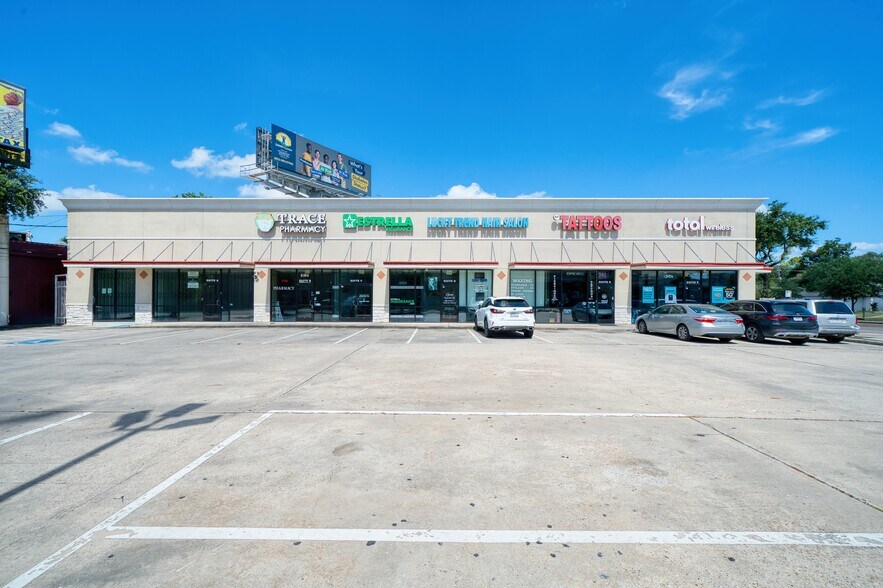 8104 Southwest Fwy, Houston, TX à louer - Photo de l’immeuble – Image 2 sur 3