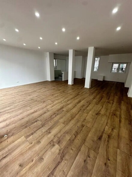 Local commercial dans Paris à louer - Photo de l’immeuble – Image 1 sur 7