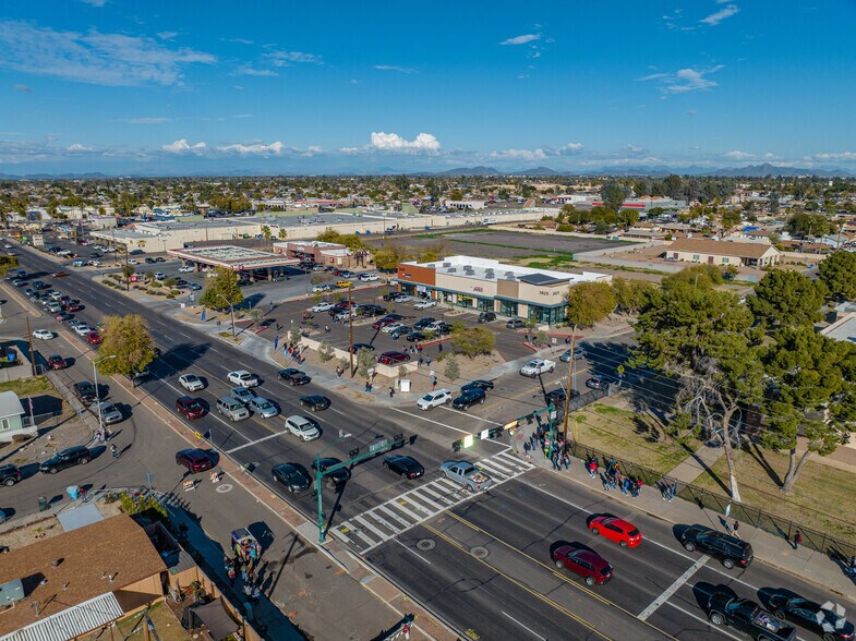 3825 N 75th Ave, Phoenix, AZ à louer - Photo de l’immeuble – Image 2 sur 9