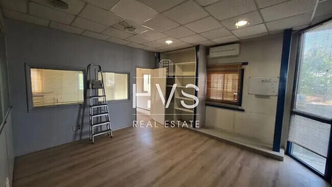 Plus de détails pour Local d'activités à louer