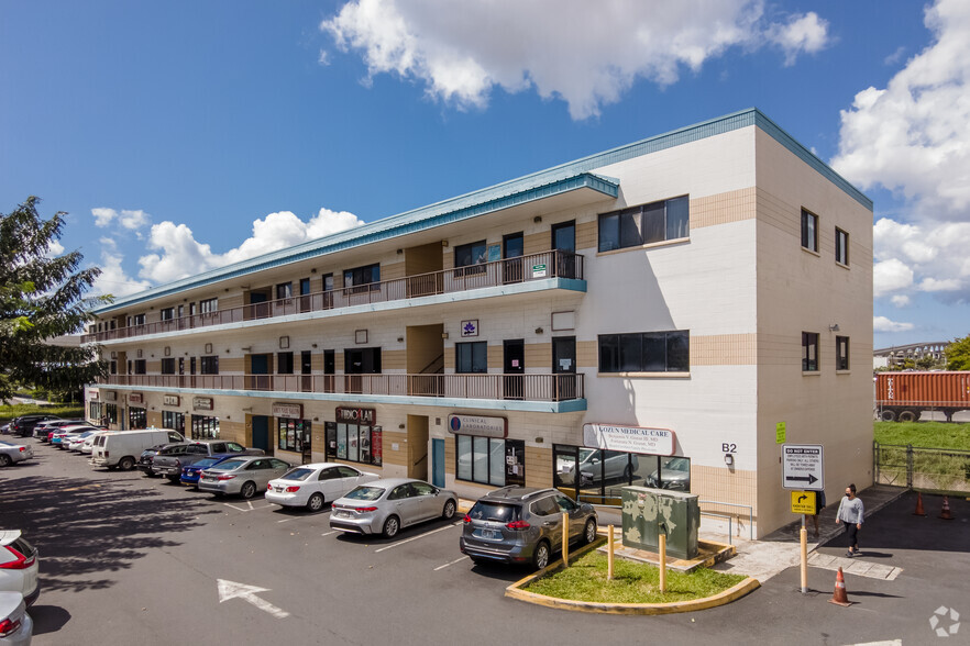 94-216 Farrington Hwy, Waipahu, HI à louer - Photo de l’immeuble – Image 1 sur 5