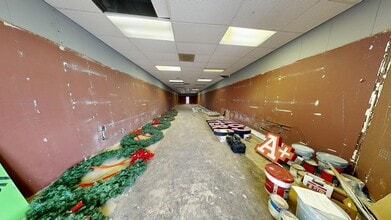 5800-6022 W Jefferson Blvd, Fort Wayne, IN à louer Photo intérieure– Image 1 sur 4