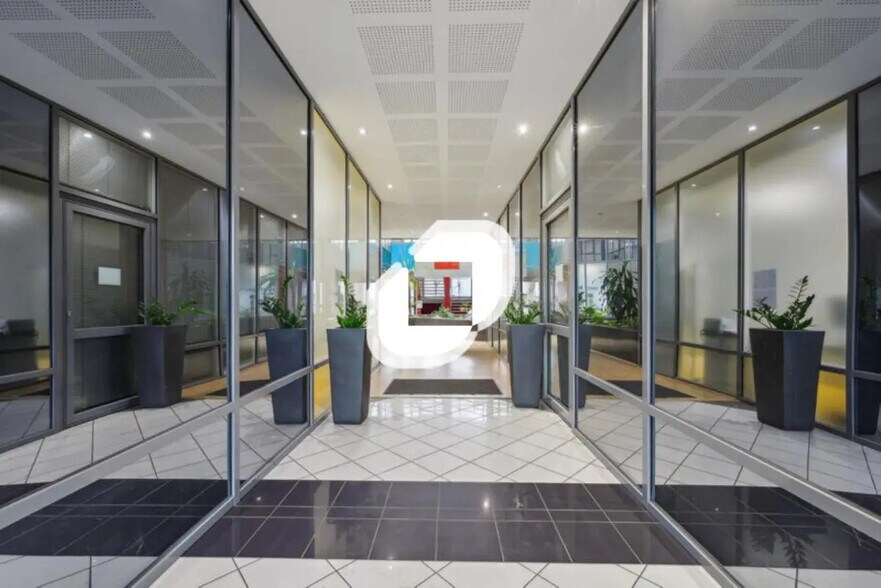 Bureau dans Torcy à louer - Photo de l’immeuble – Image 1 sur 13