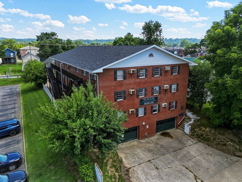 1737 6th Ave, Huntington, WV à vendre - Photo de l’immeuble – Image 2 sur 19