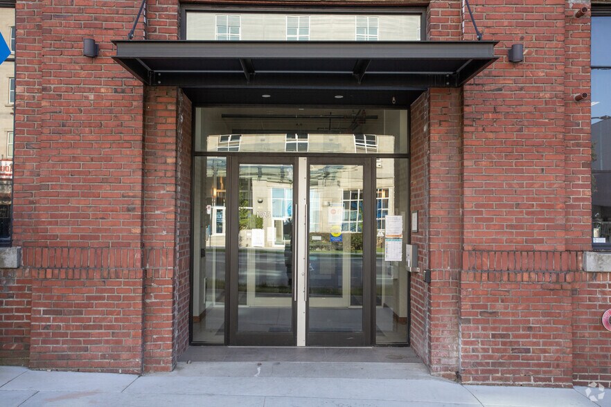 70-78 2nd Ave E, Vancouver, BC à louer - Photo de l’immeuble – Image 3 sur 9