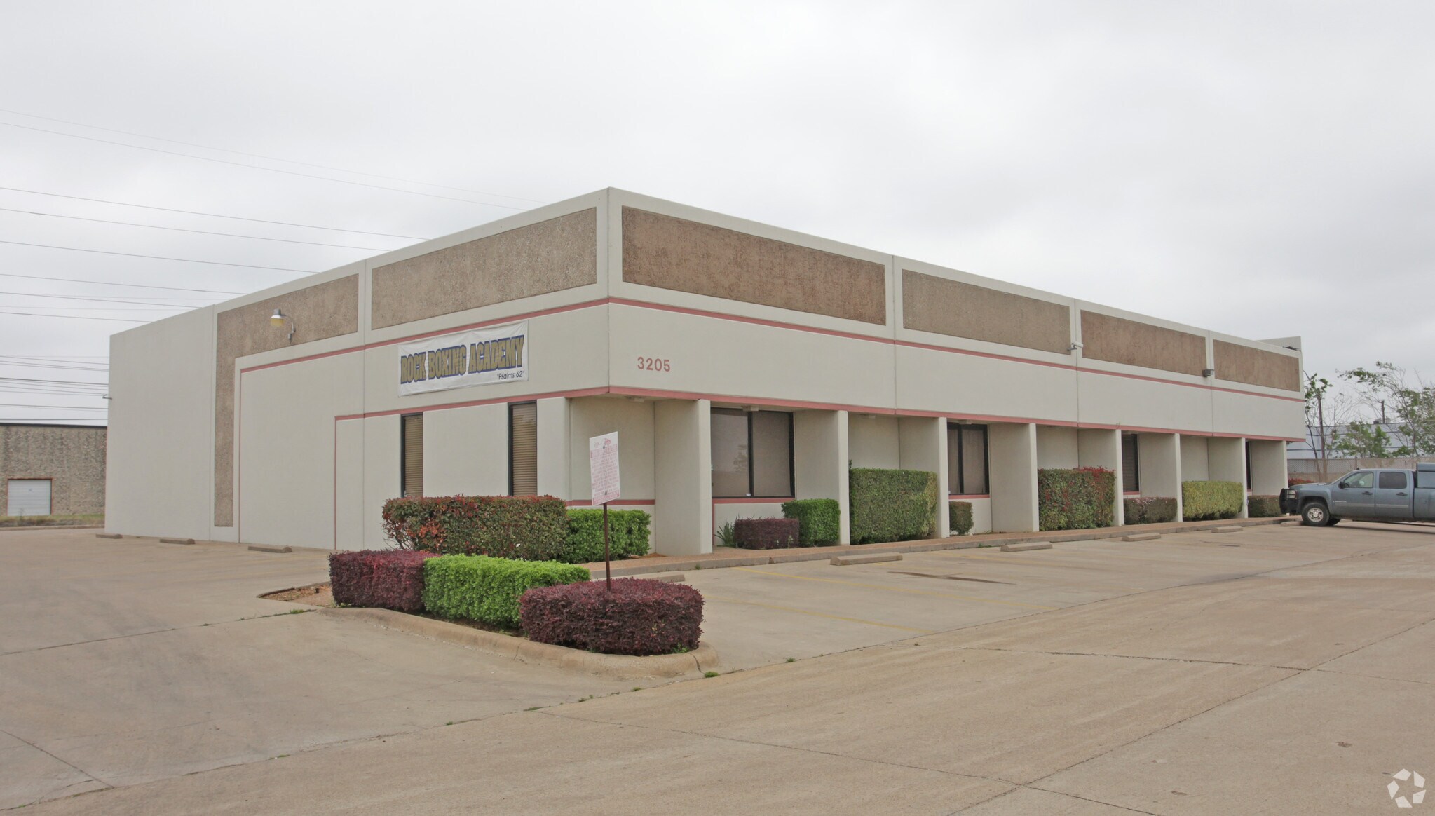 3205 Bishop Dr, Arlington, TX à louer Photo principale– Image 1 sur 3