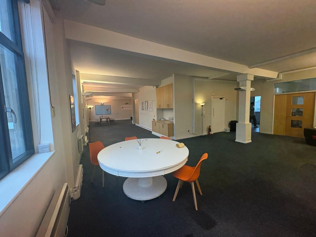 32-39 Warple Way, Londres, LND W3 7SR - Lot 2C-2D - - Photo intérieure - Image 2 of 5