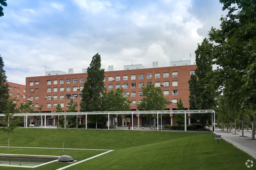 Immeuble residentiel dans Tres Cantos, Madrid à vendre - Photo de l’immeuble – Image 2 sur 3