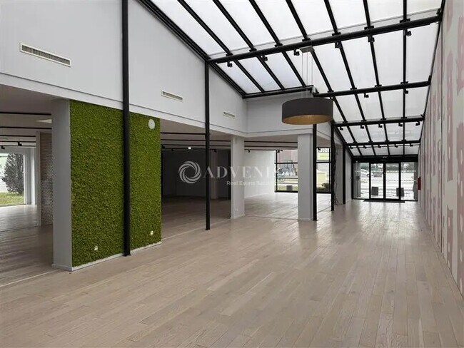 Plus de détails pour Bureau, Local commercial à louer