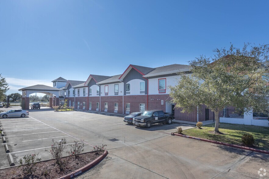 1007 Highway 332, Clute, TX à vendre - Photo de l’immeuble – Image 2 sur 3