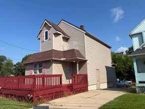 524 Cleveland St, Elyria, OH à louer Photo intérieure– Image 2 sur 14