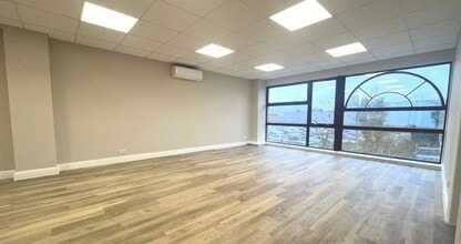 6-12 White House Rd, Ipswich à louer Photo intérieure– Image 2 sur 4