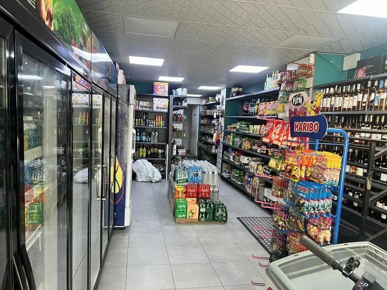Local commercial dans Paris à louer - Photo de l’immeuble – Image 3 sur 8