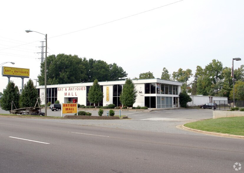 1590 Peters Creek Pky, Winston-Salem, NC à vendre - Photo de l’immeuble – Image 2 sur 4