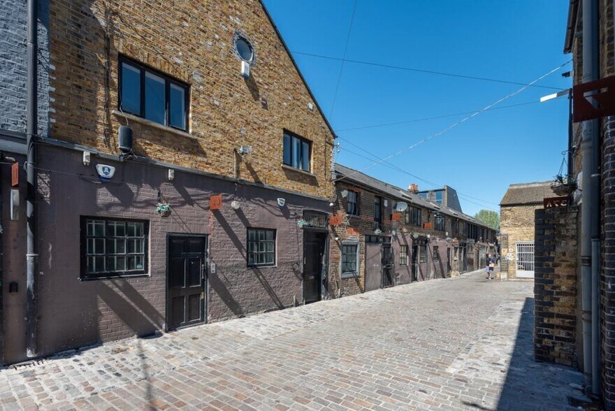 17-37 Hatherley Mews, Londres à louer - Photo de l’immeuble – Image 2 sur 2