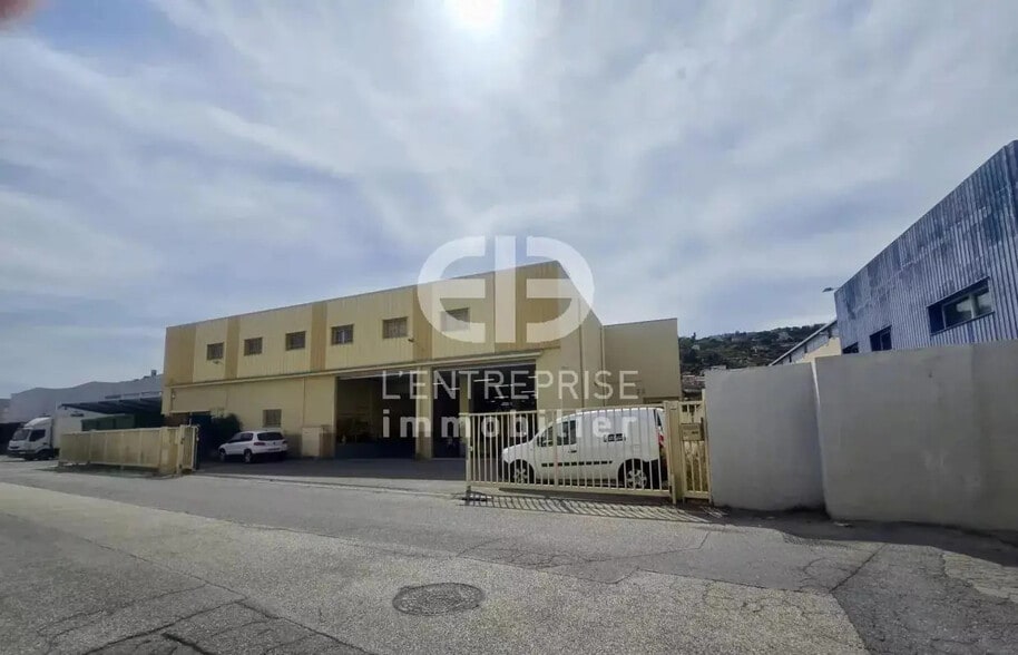 Industriel/Logistique dans Saint-Laurent-du-Var à louer - Photo de l’immeuble – Image 1 sur 9
