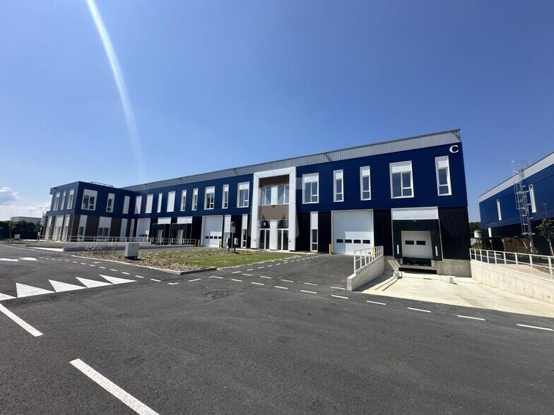 230 Avenue Paul Langevin, Moissy-Cramayel à louer - Photo de l’immeuble – Image 3 sur 14