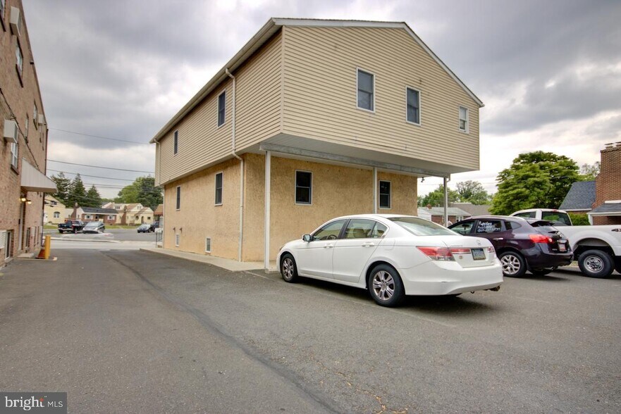 10 Shady ln, Rockledge, PA à vendre - Photo de l’immeuble – Image 3 sur 20