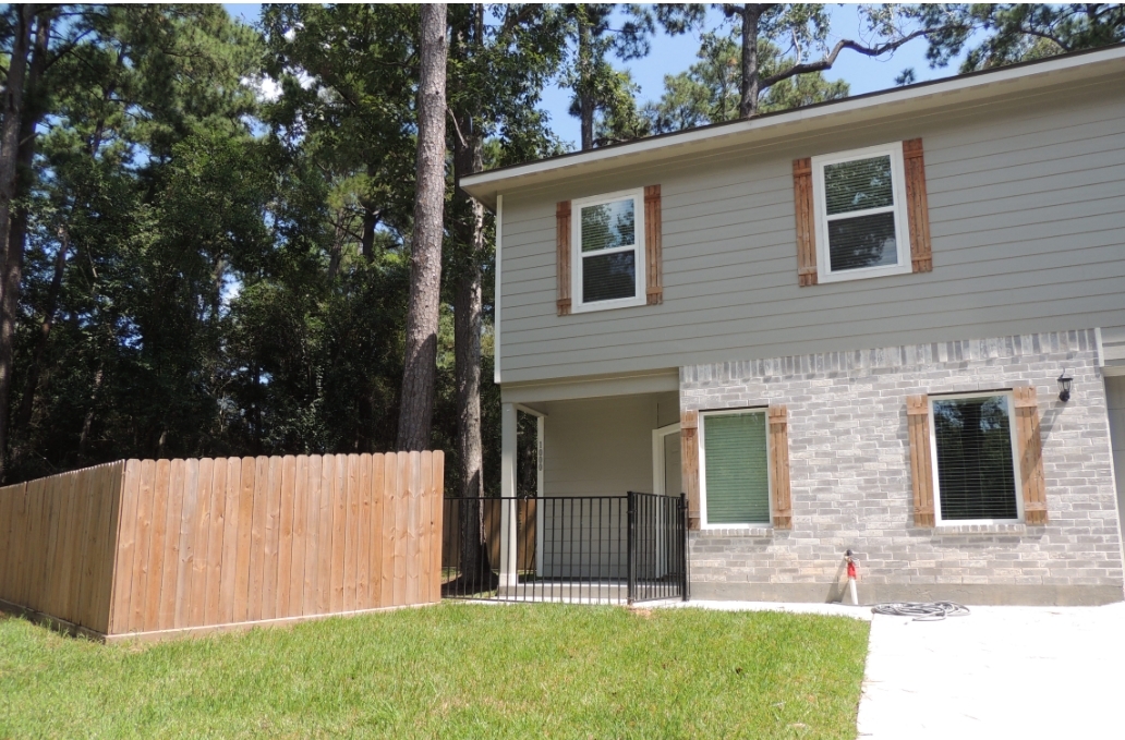 1100 Mann Rd, Conroe, TX à vendre Photo principale– Image 1 sur 2