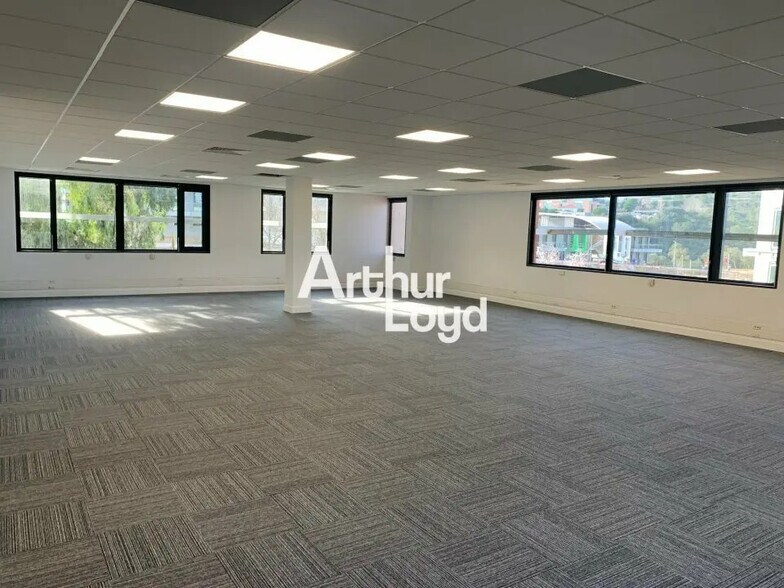 Bureau dans SOPHIA ANTIPOLIS à louer - Photo de l’immeuble – Image 1 sur 8