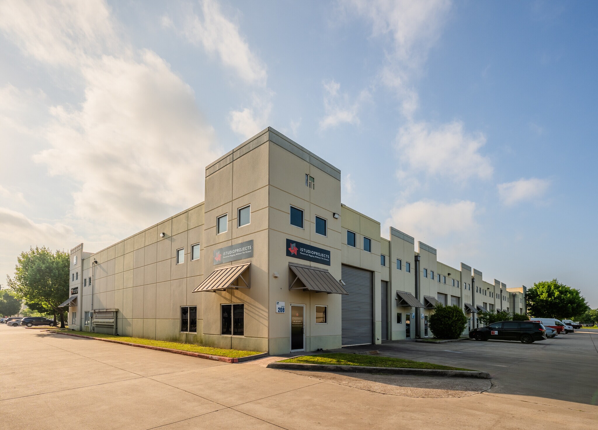 5750 N Sam Houston Pky E, Houston, TX à louer Photo de l’immeuble– Image 1 sur 33