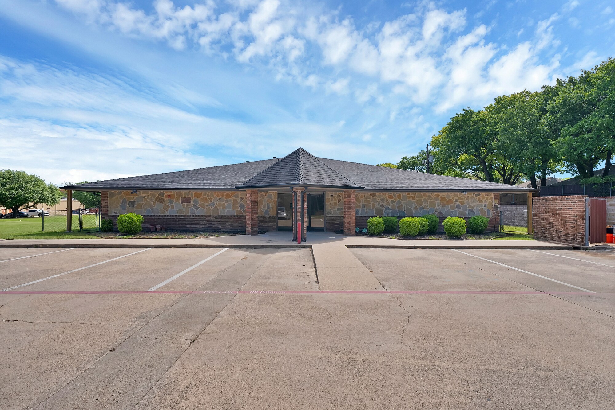130 S Moore Rd, Coppell, TX à vendre Photo principale– Image 1 sur 46