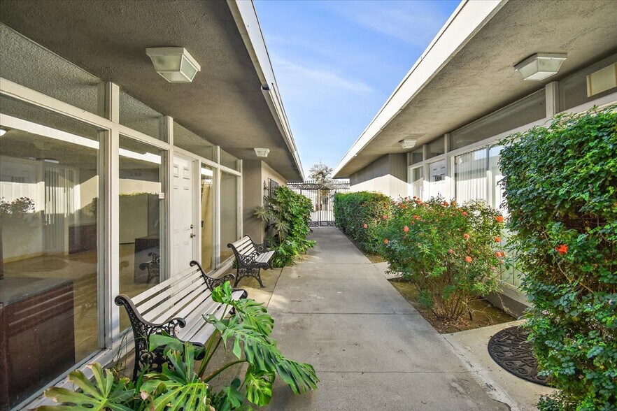 1376 N Waterman Ave, San Bernardino, CA à louer - Photo de l’immeuble – Image 3 sur 24