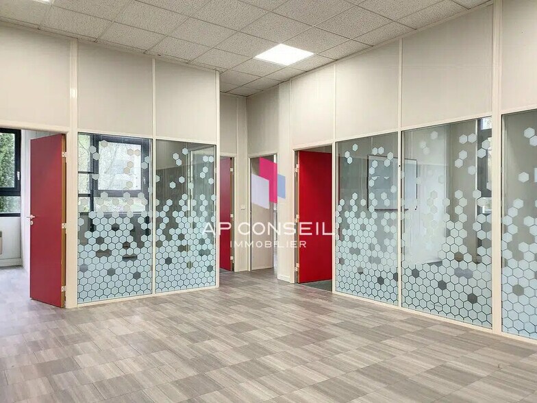 Bureau dans Guyancourt à louer - Photo de l’immeuble – Image 2 sur 5